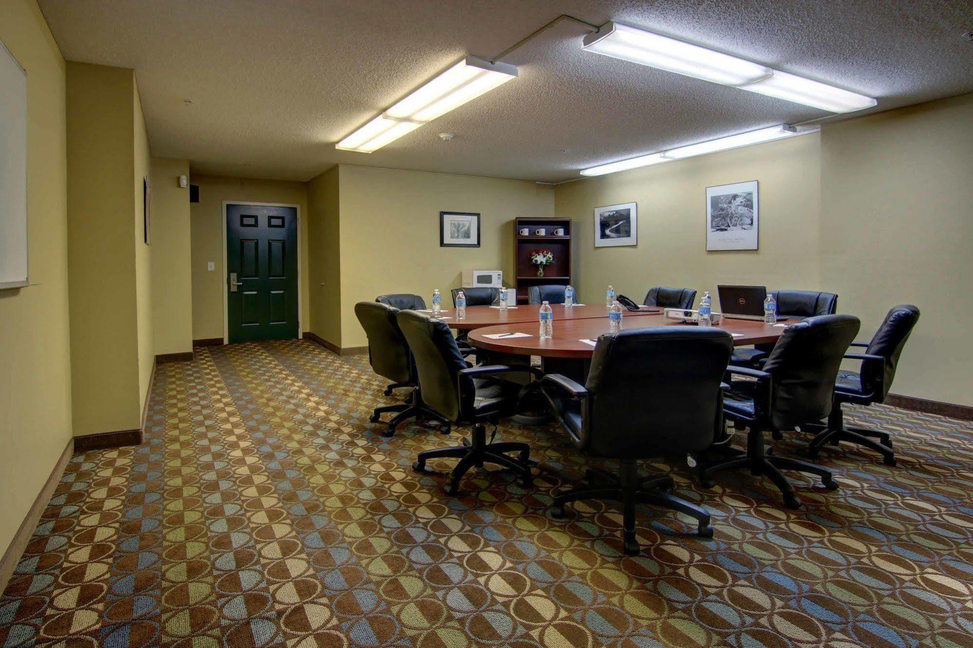 Intown Suites Extended Stay Marietta Ga - Roswell Rd エクステリア 写真